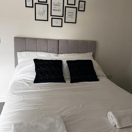 Modern Suite- Bedford City Centre With Free Gym & Parking Exterior foto